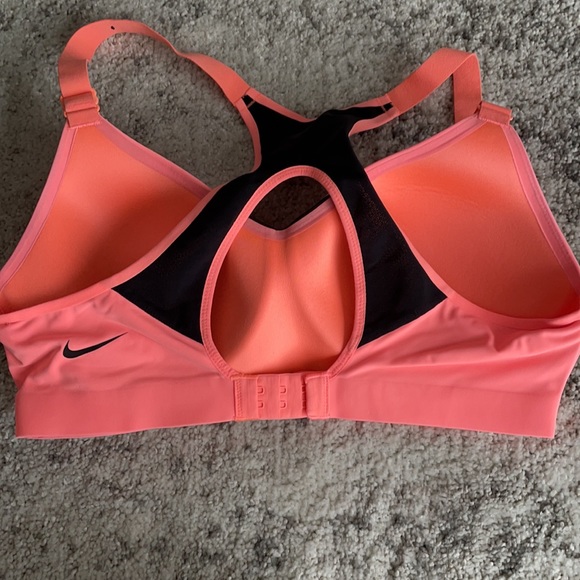Nike sportsbra 34C - Picture 2 of 4